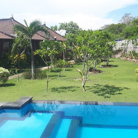 Gatri Hut Hotel Lembongan Exterior photo