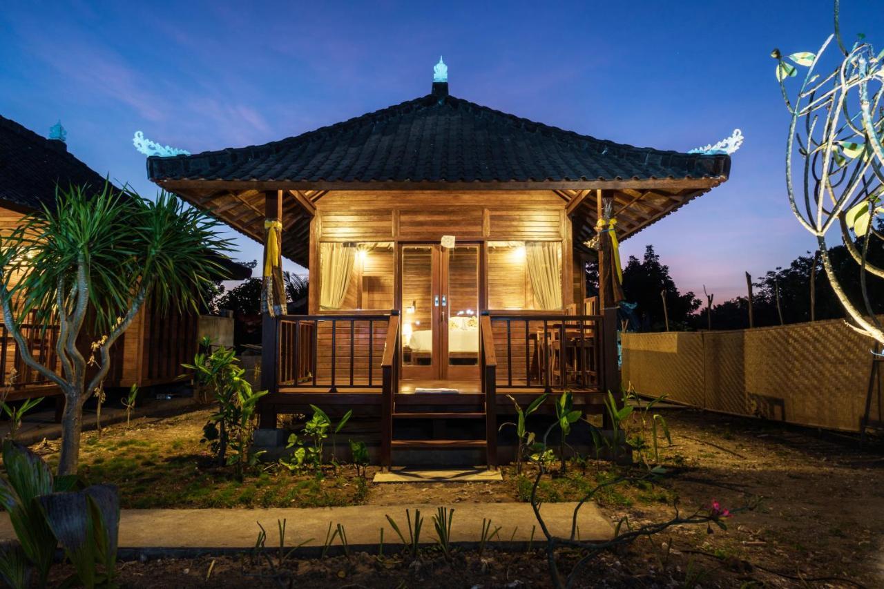 Gatri Hut Hotel Lembongan Exterior photo
