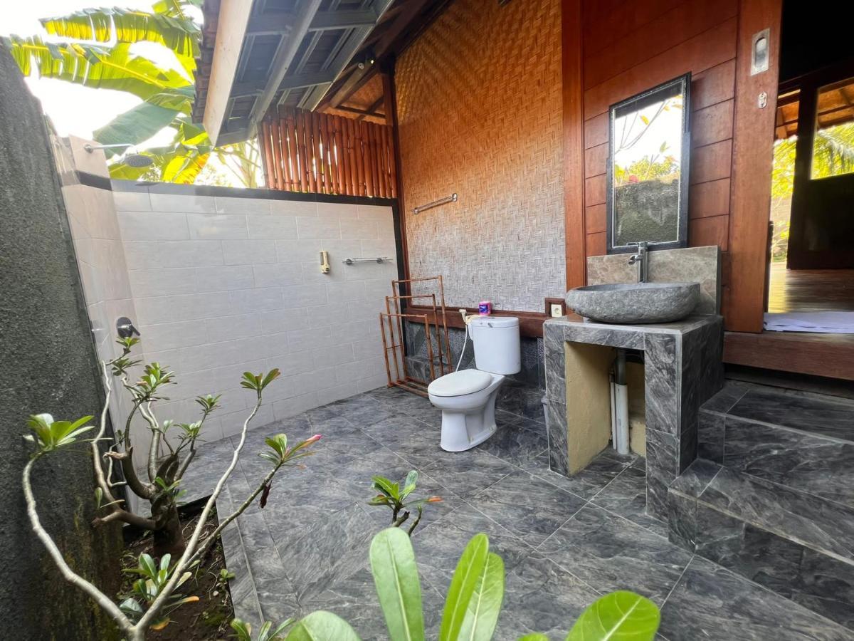 Gatri Hut Hotel Lembongan Exterior photo
