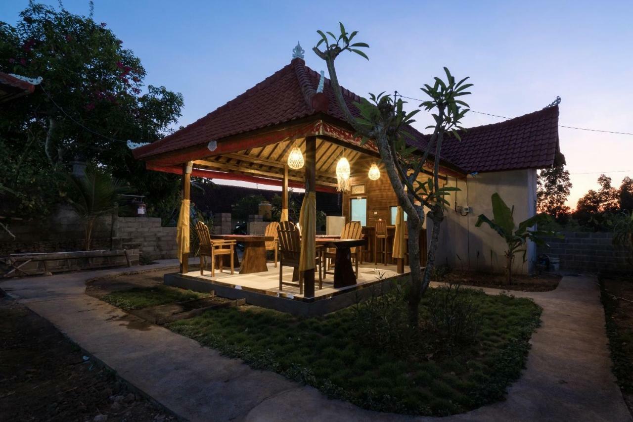 Gatri Hut Hotel Lembongan Exterior photo