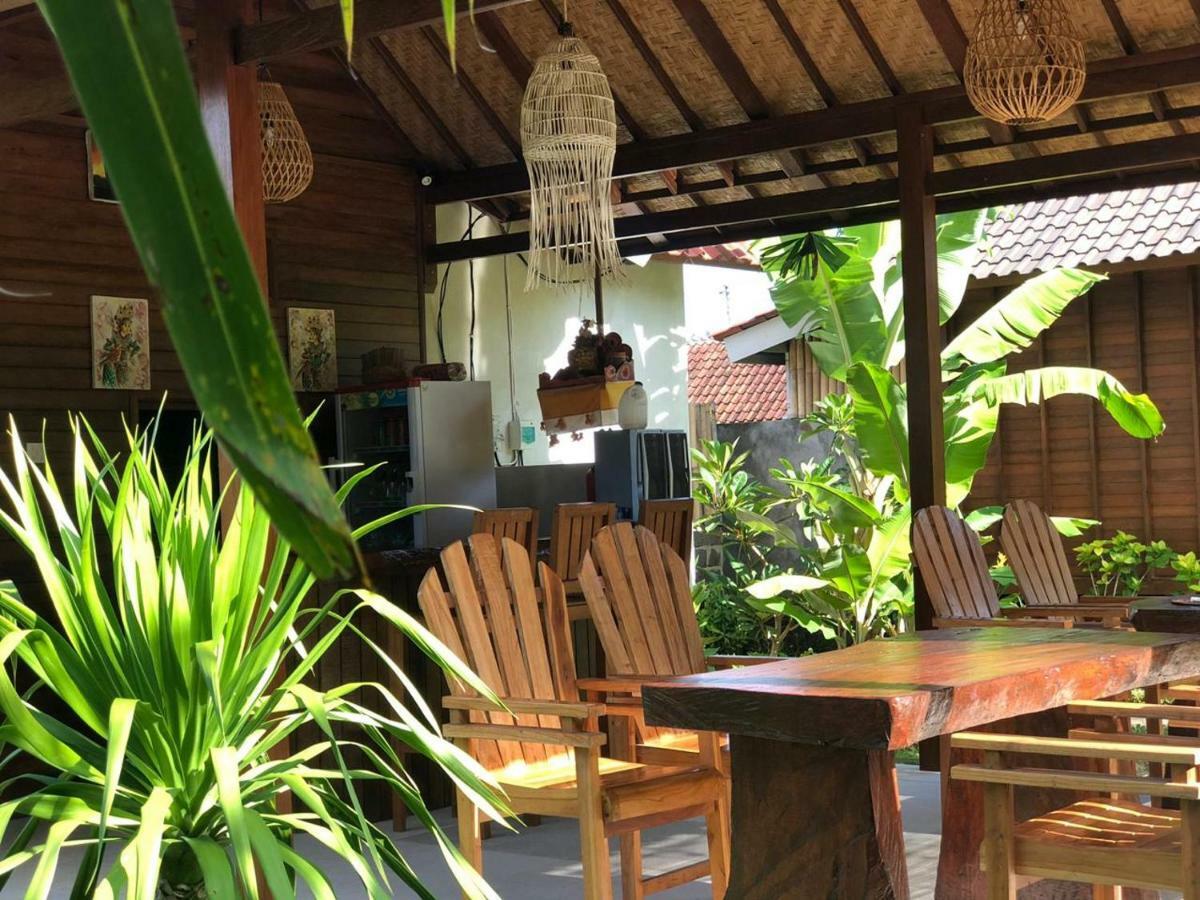 Gatri Hut Hotel Lembongan Exterior photo