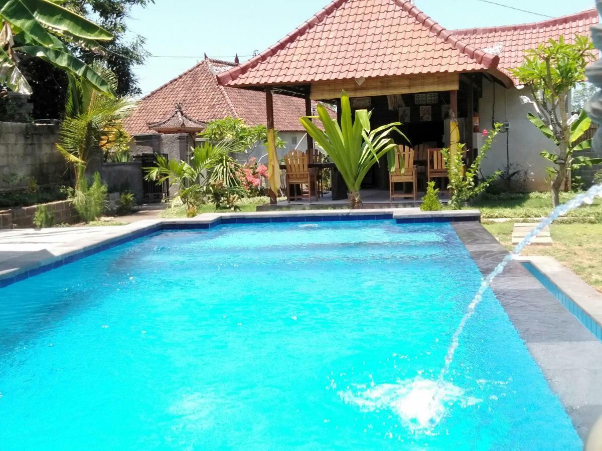 Gatri Hut Hotel Lembongan Exterior photo