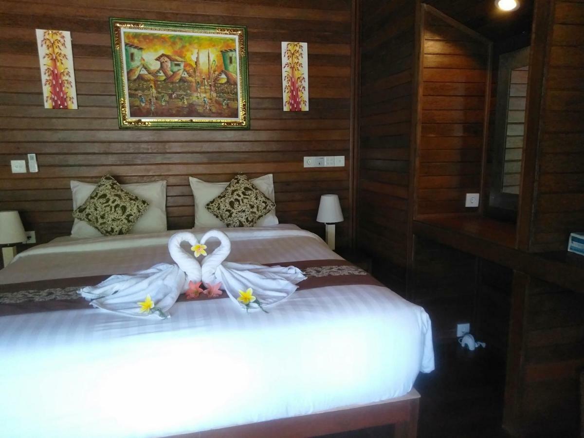 Gatri Hut Hotel Lembongan Exterior photo