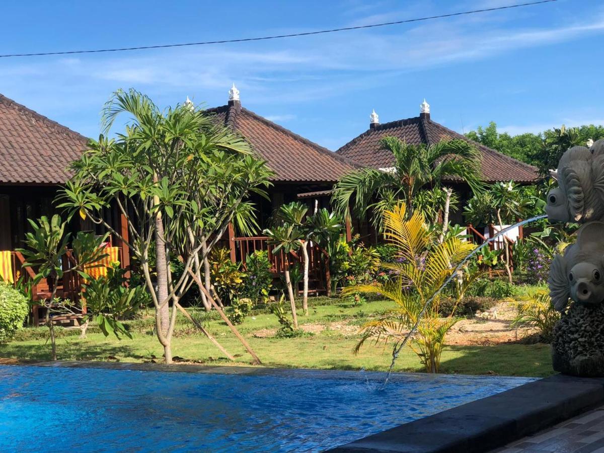 Gatri Hut Hotel Lembongan Exterior photo