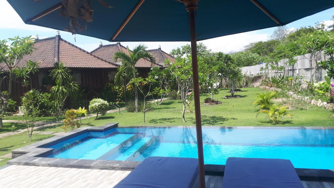 Gatri Hut Hotel Lembongan Exterior photo