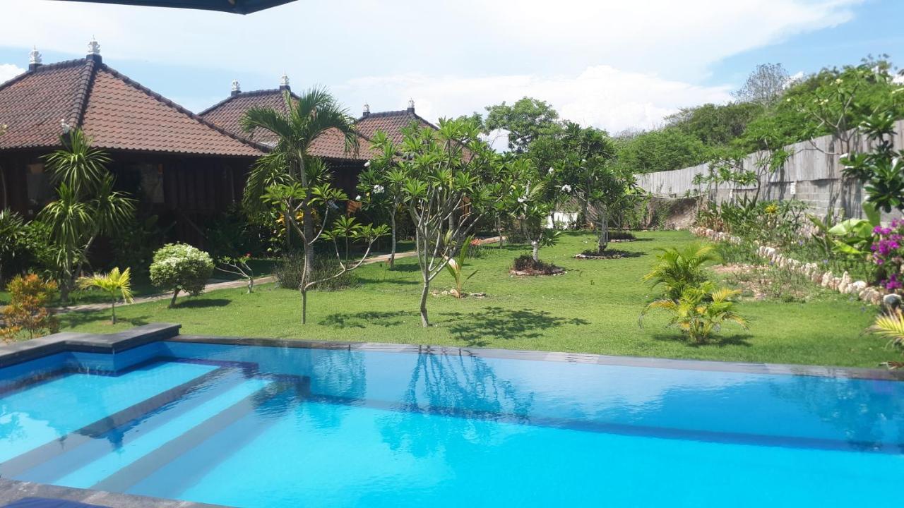 Gatri Hut Hotel Lembongan Exterior photo