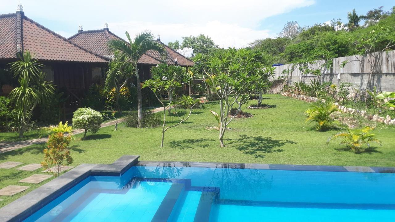 Gatri Hut Hotel Lembongan Exterior photo
