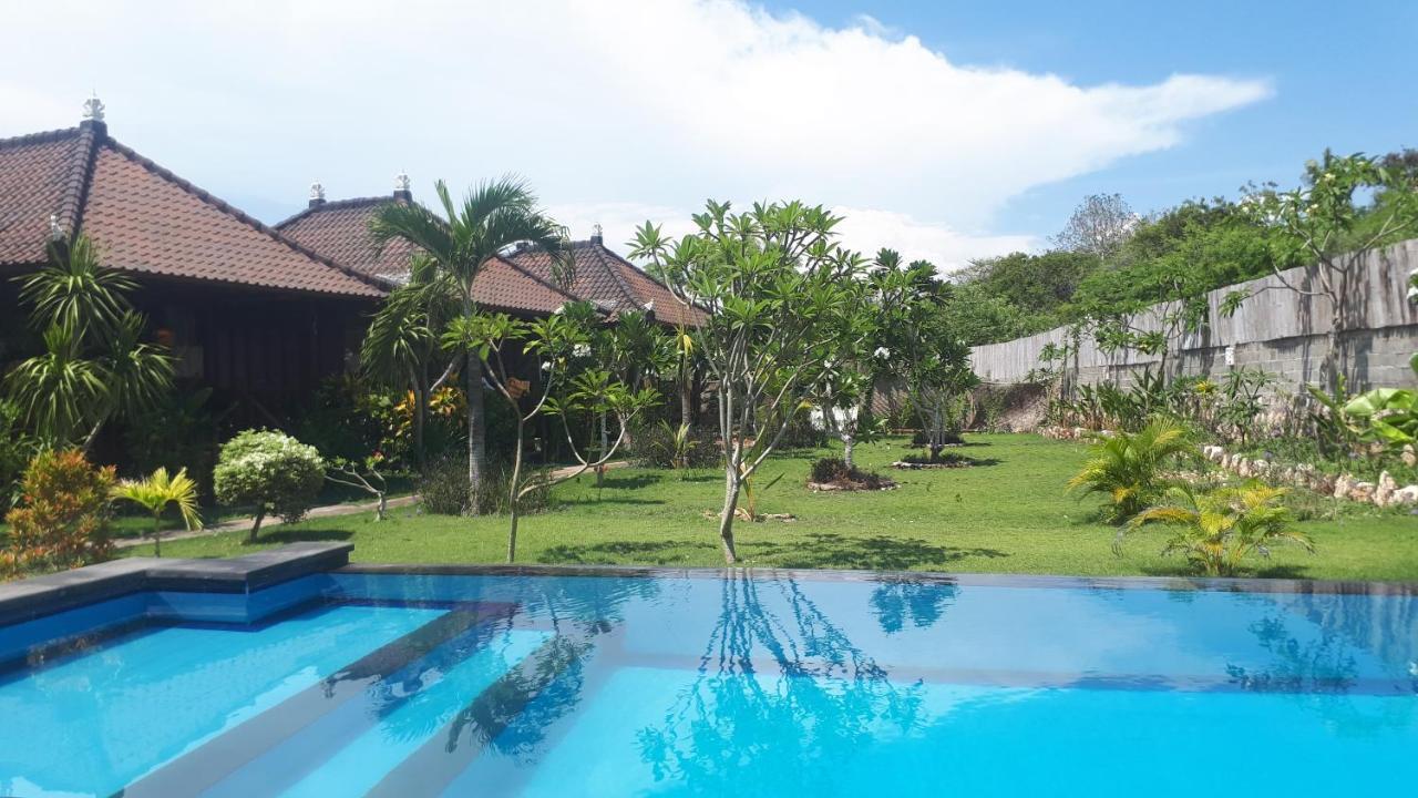Gatri Hut Hotel Lembongan Exterior photo