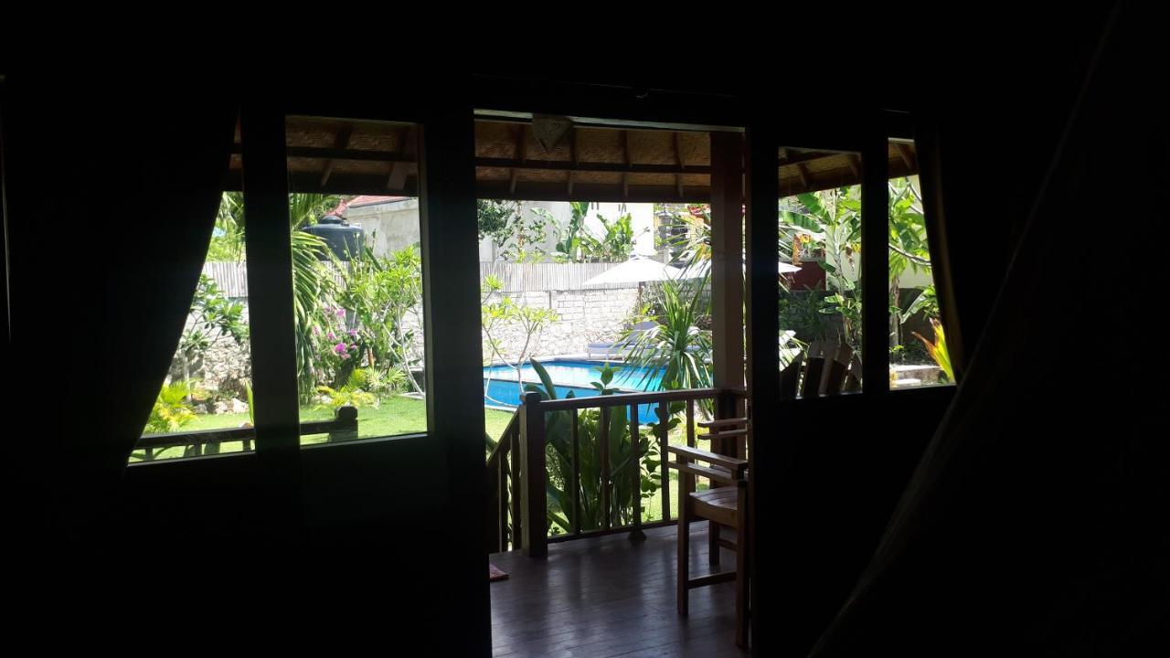 Gatri Hut Hotel Lembongan Exterior photo